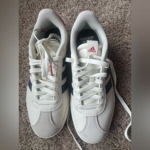 Adidas women’s White Sneakers with Navy stripes and red| size 8 worn once
